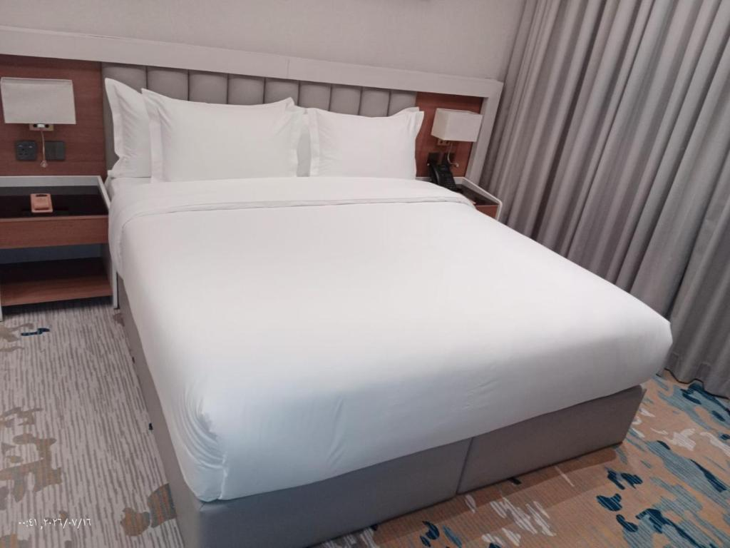 Naviti Warwick Al Yarmouk Hotel 7/12