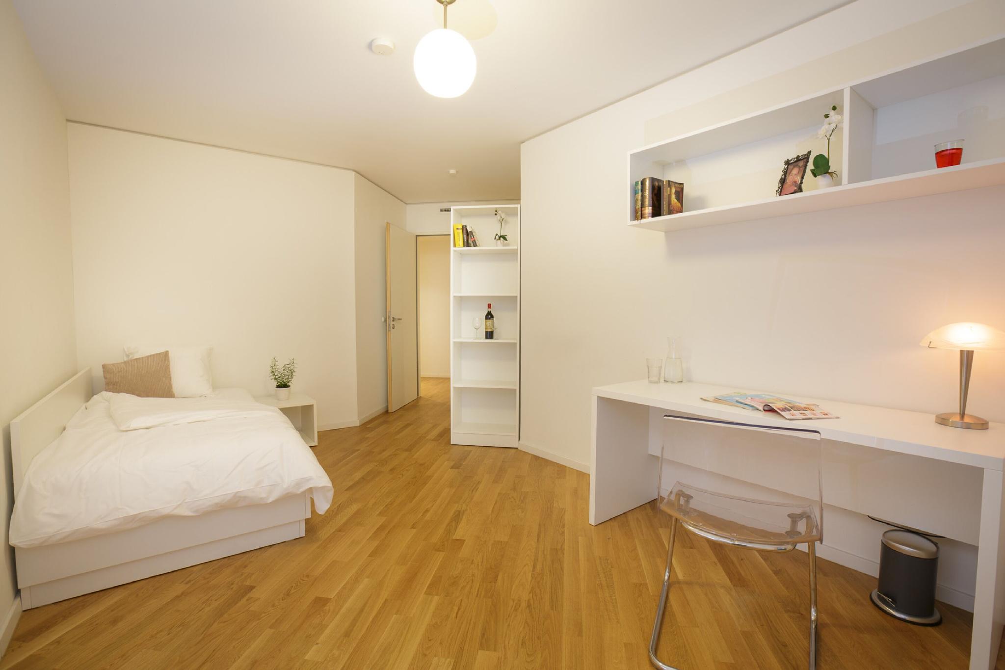 Fantastic, Apartment