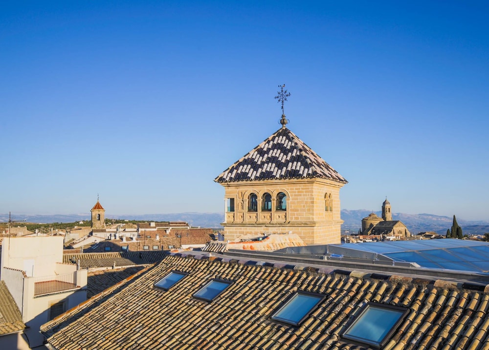 Palacio De Ubeda 40/47