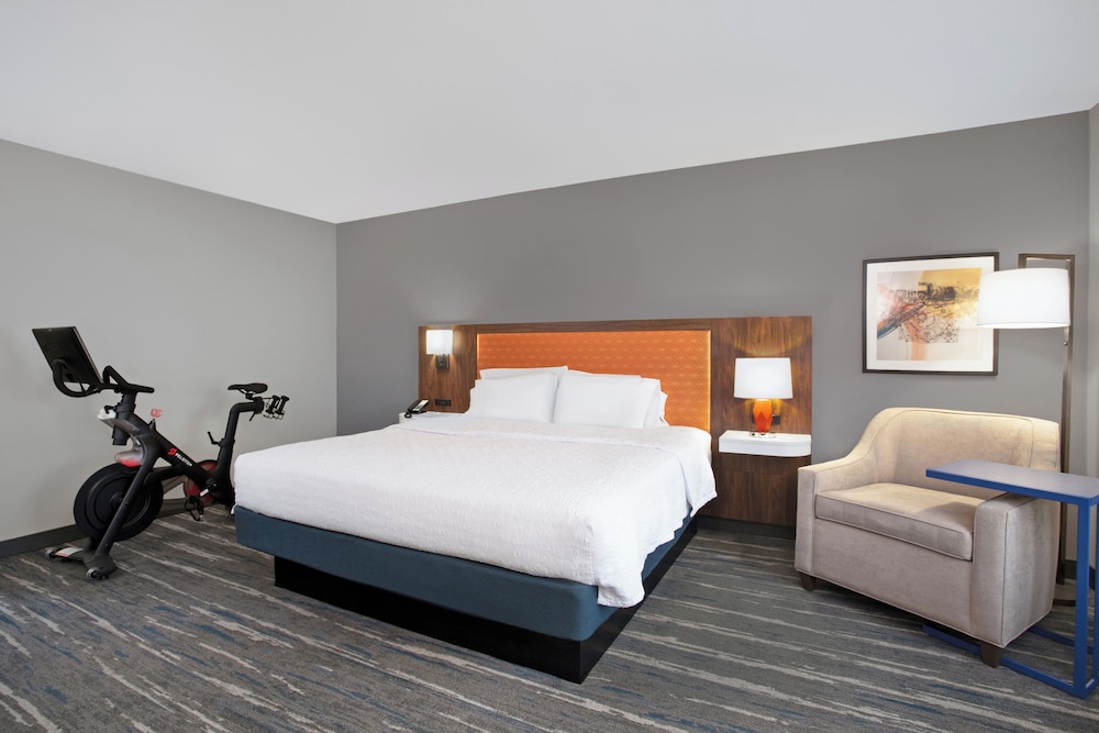 Business, King Bed, Peloton
