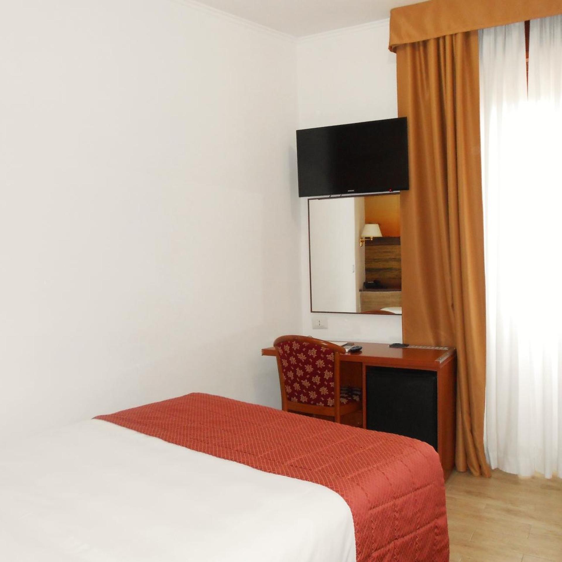 Economy, Single, French Bed، Hotel Riviera Fiumicino 4/10