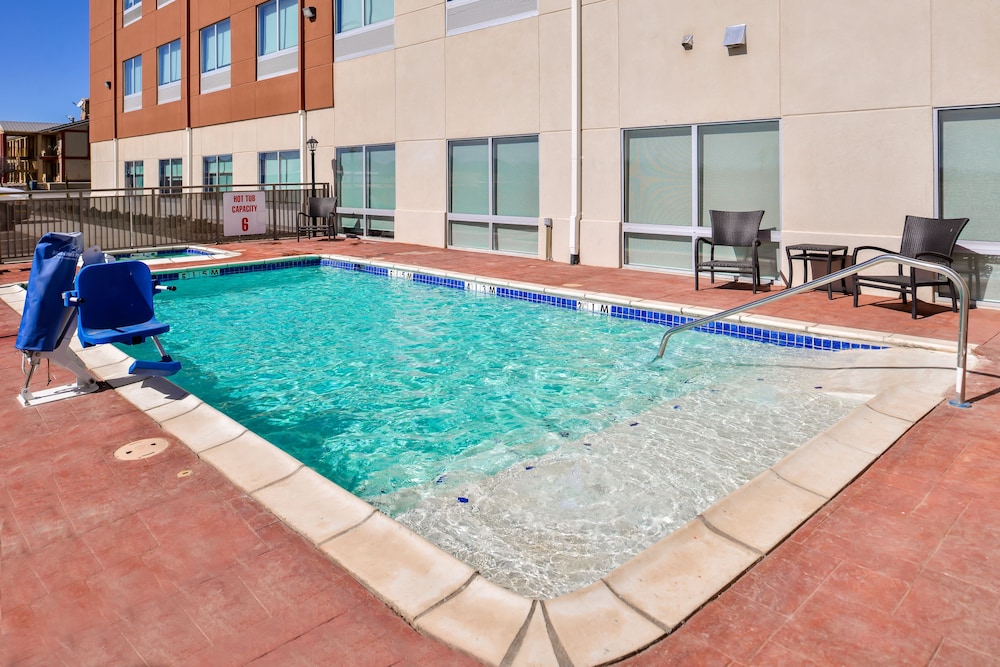 HOLIDAY INN EXPRESS & SUITES VAN HORN 3/65