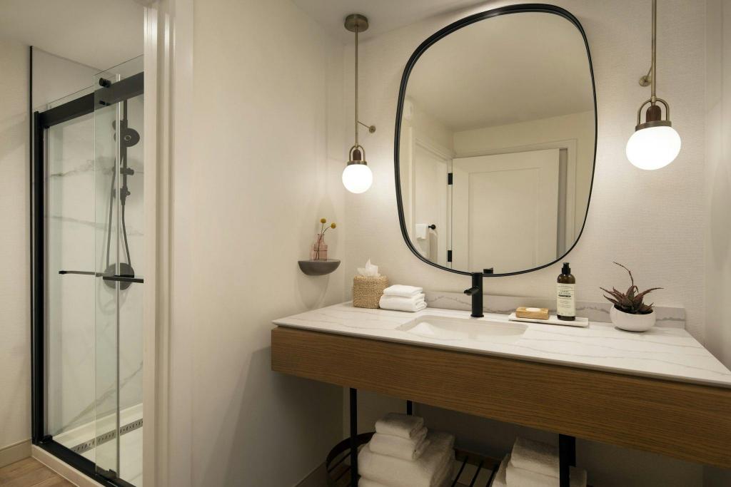 1 Bedroom, Garden, Suite, 2 Queen Beds, Sofa, The Steward, Santa Barbara, a Tribute Portfolio Hotel 2/3
