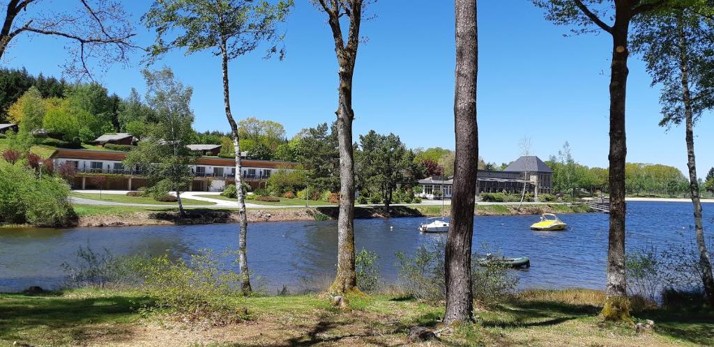 LOGIS HOTEL DU LAC 30/37