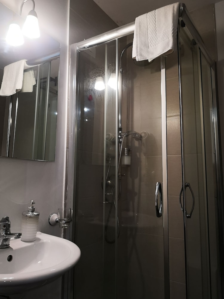 Hotel Valentino 12/46
