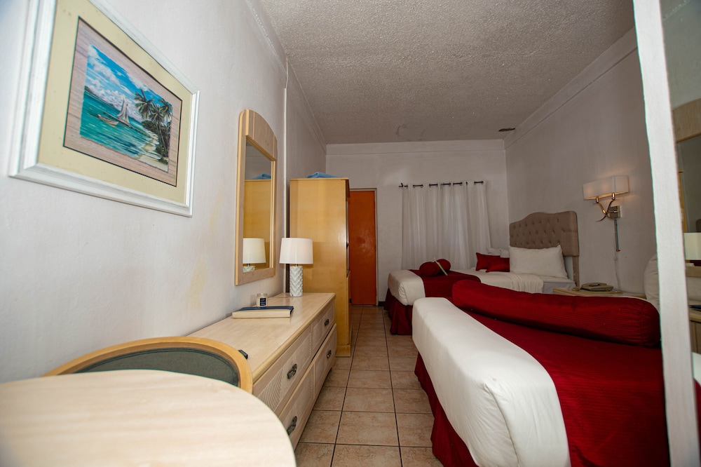 Point Salines Hotel 12/39