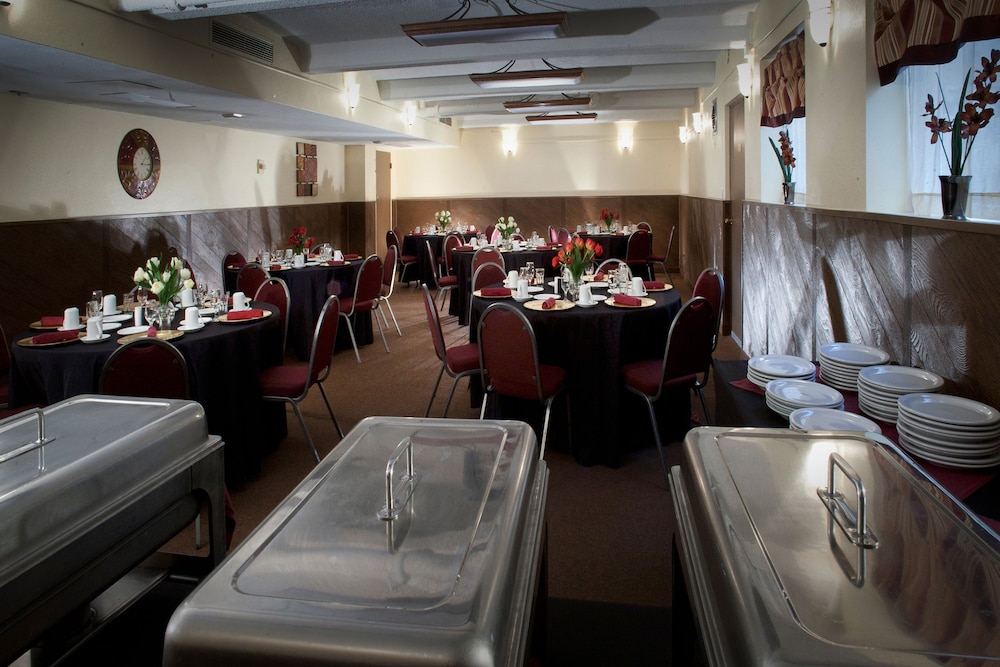 O Haire Motor Inn 28/30