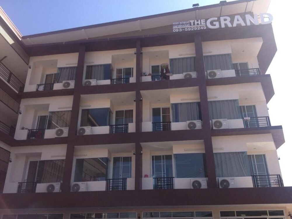 The Grand Apartment 2/25