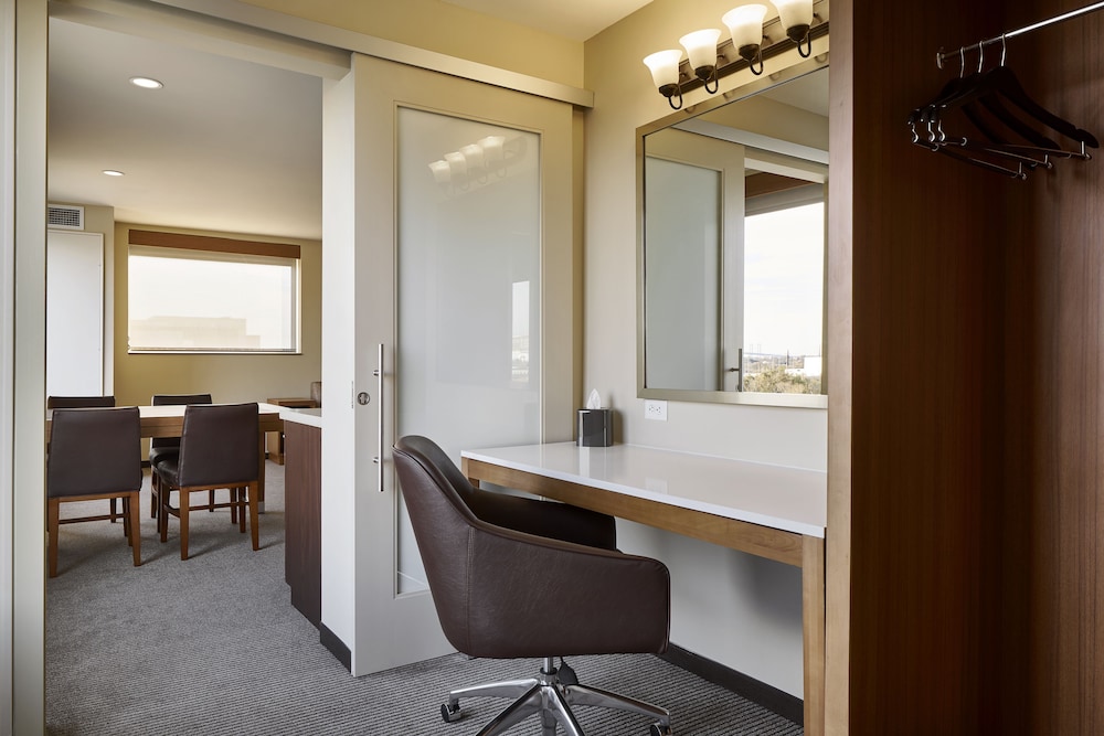 Hyatt Place Wilmington Riverfront 55/66