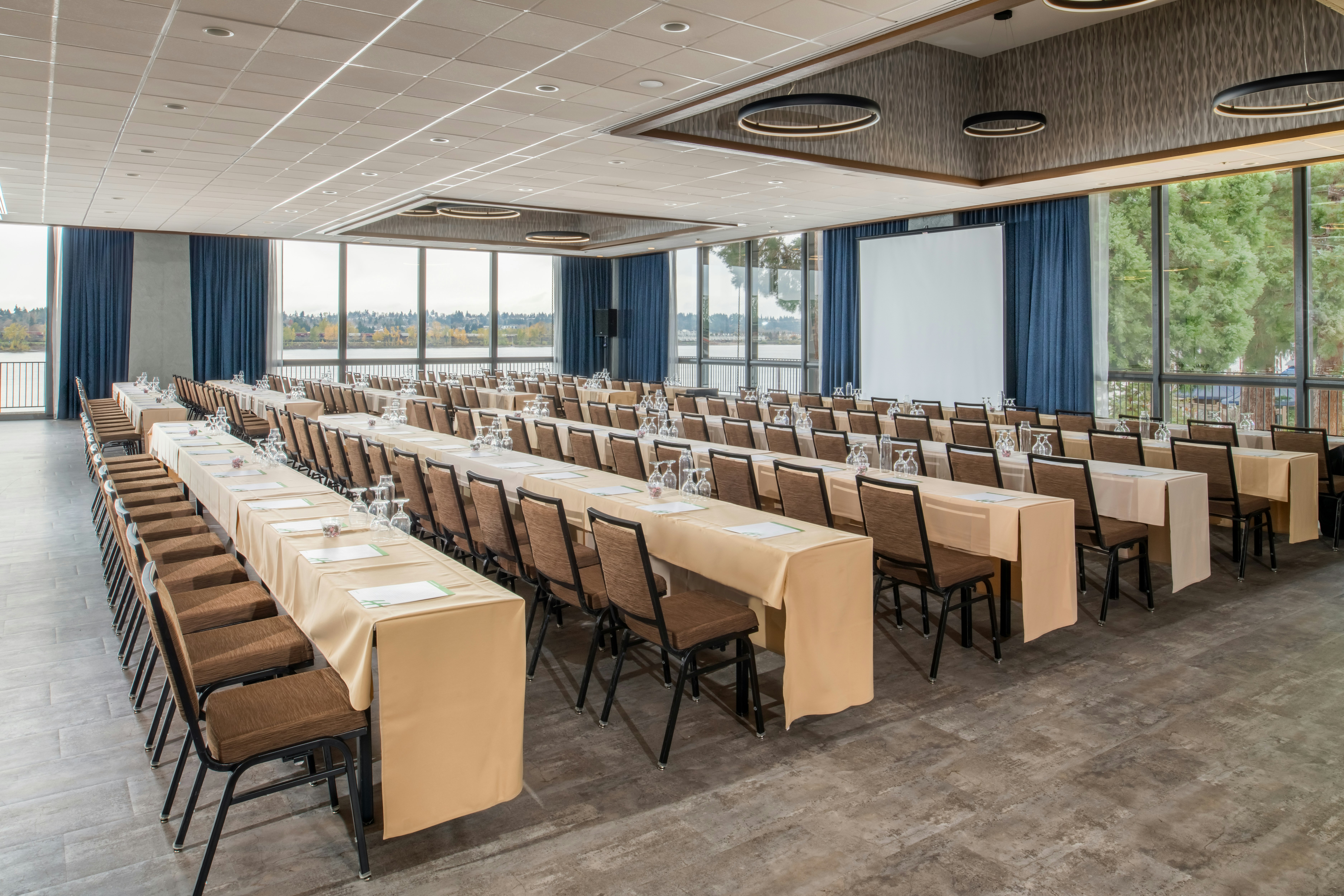 Holiday Inn Portland Columbia Riverfront An Ihg Hotel 41/53