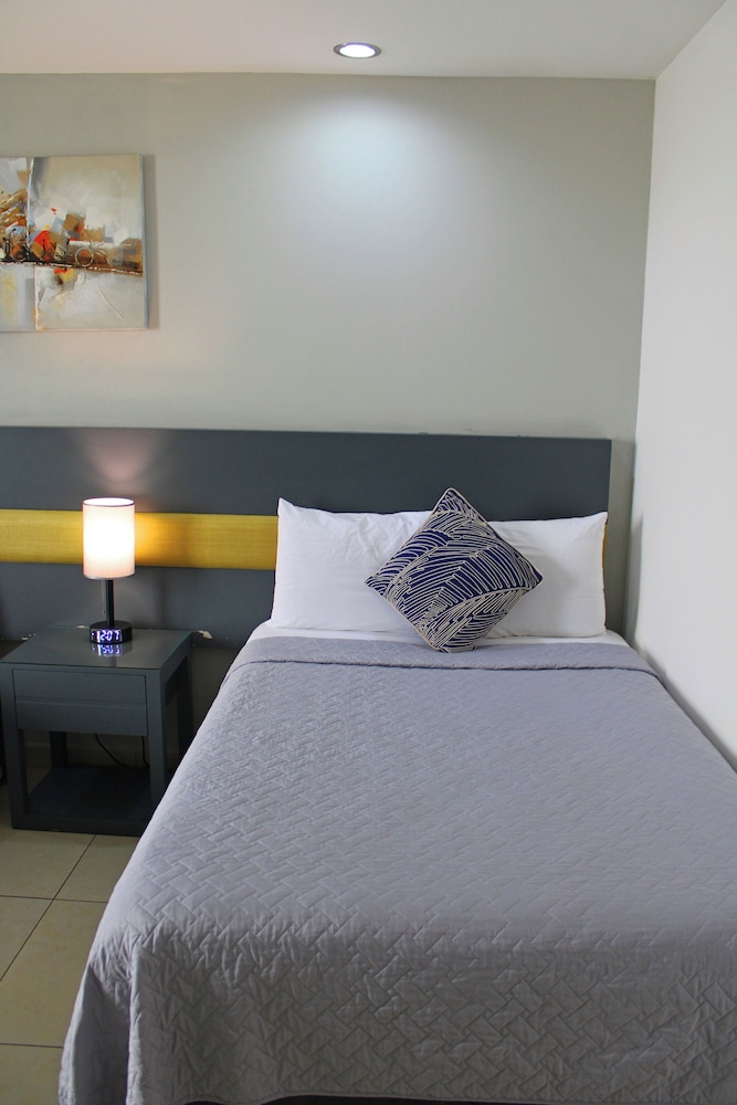 ROOM, SINGLE