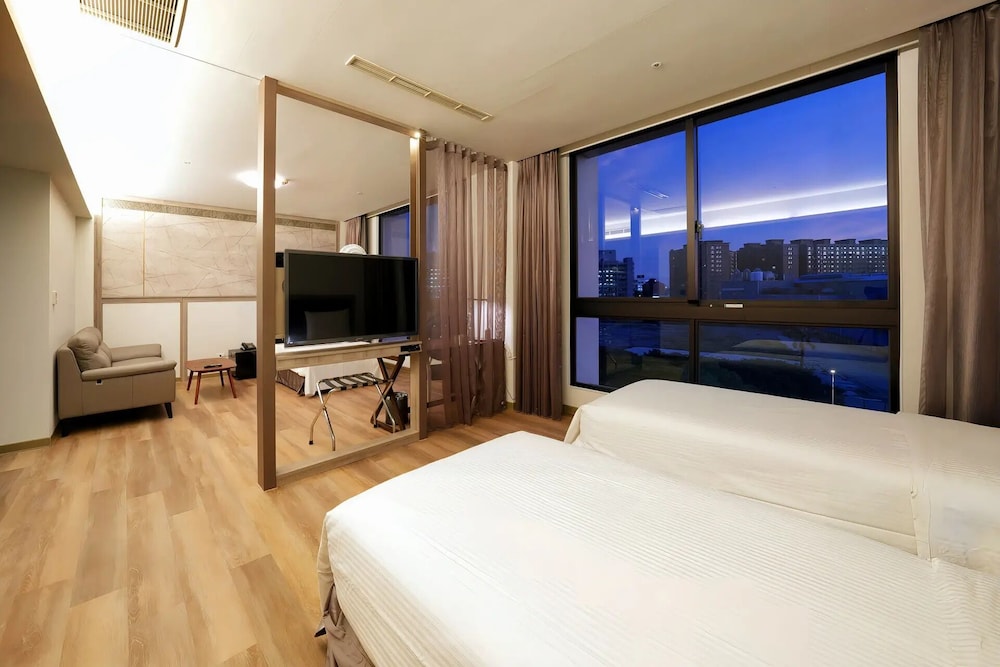 EXECUTIVE, TRIPLE, 3 BEDS