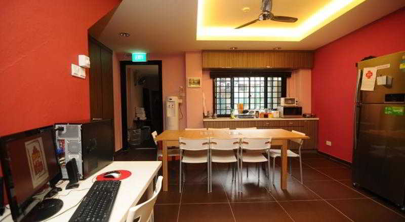 Bluewaters Pods 38 Hongkong St 33/40