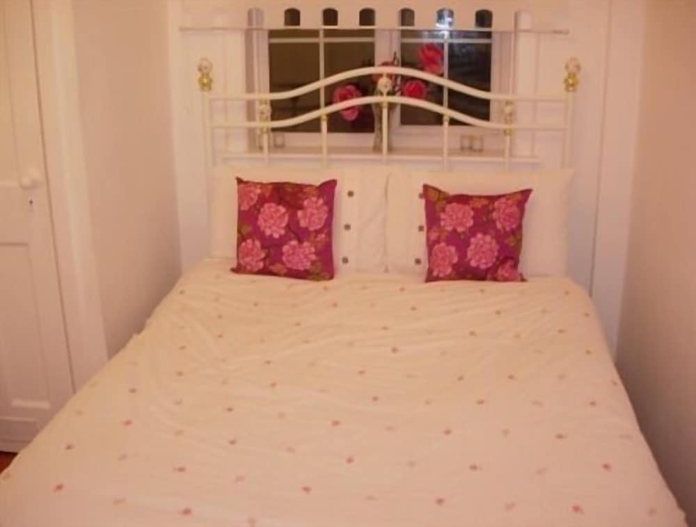 Hillside Self Catering 7/20