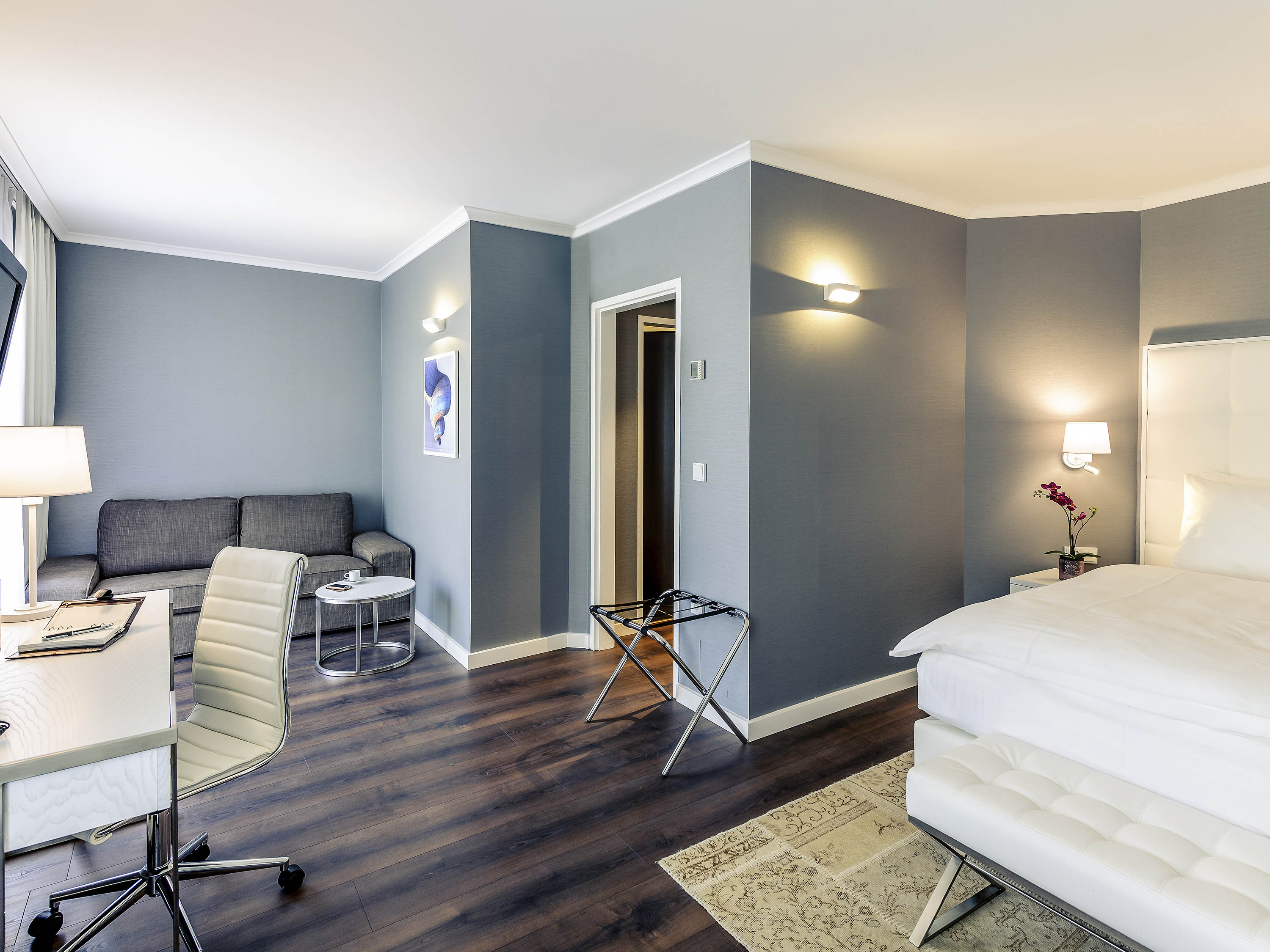 STUDIO, SUITE