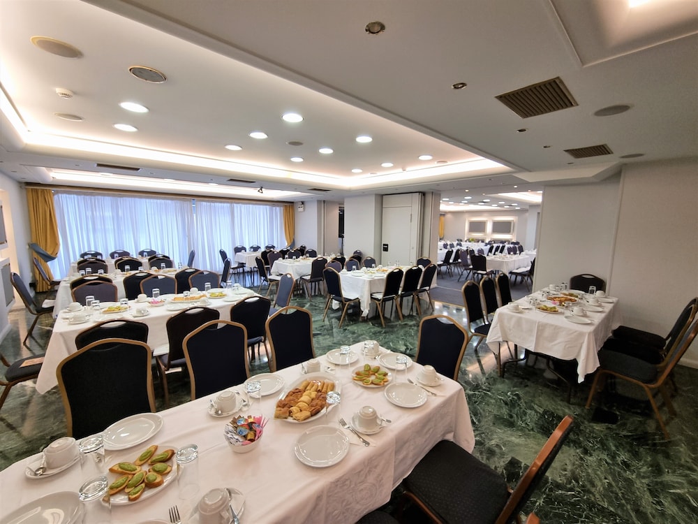 Savoy Hotel 48/66