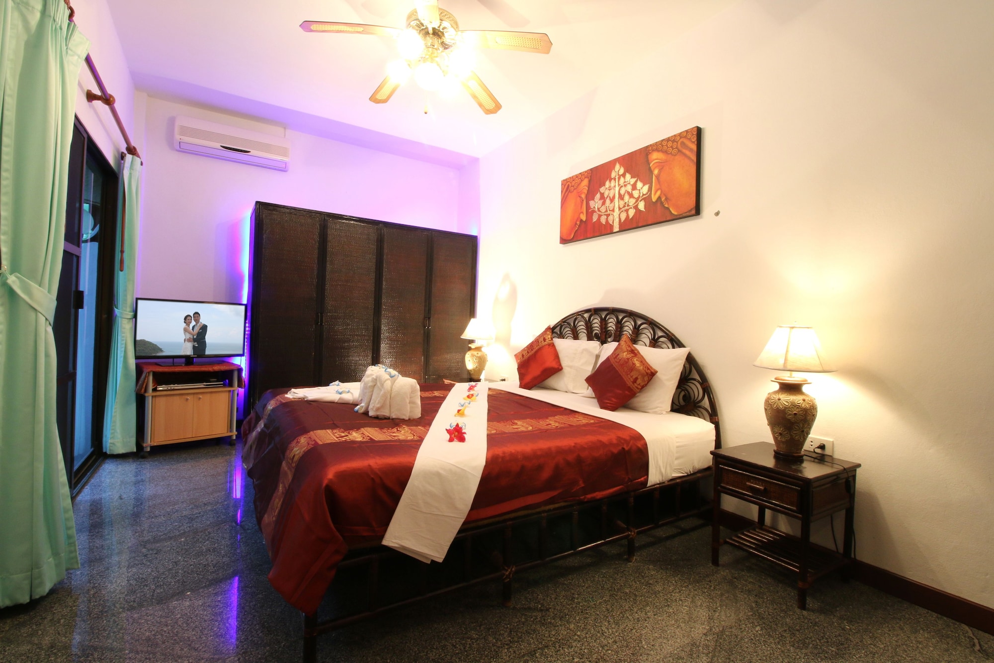 2 BEDROOMS, SUITE