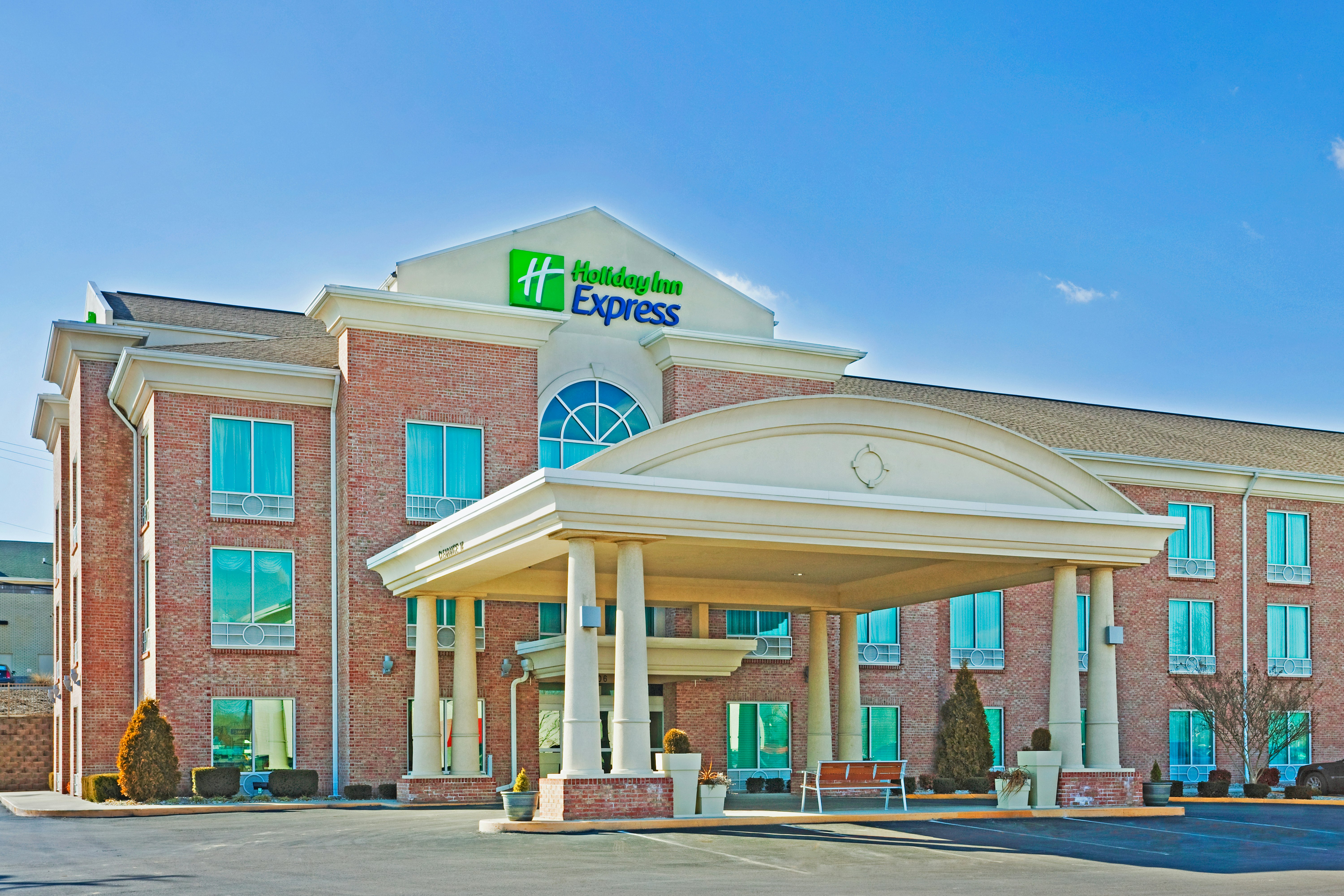 Holiday Inn Express Hotel And Suites London 1/27