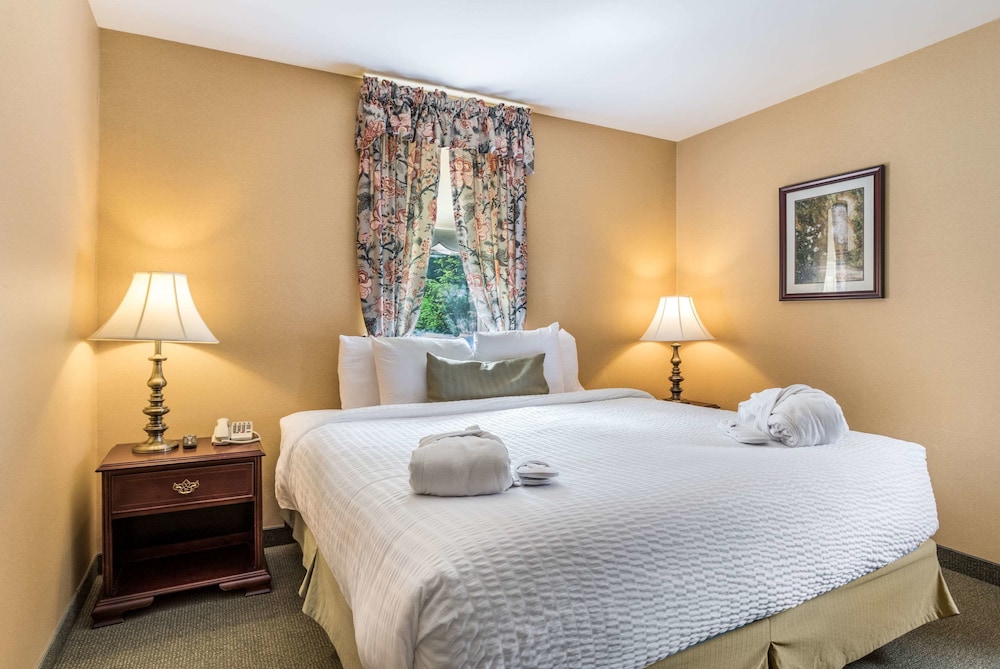 Traditions Hotel Spa Ascend Hotel Collection 10/35