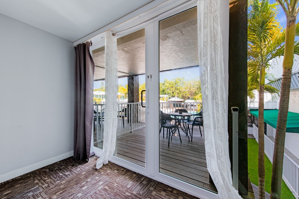 Casey Key Resorts - Mainland 24/68