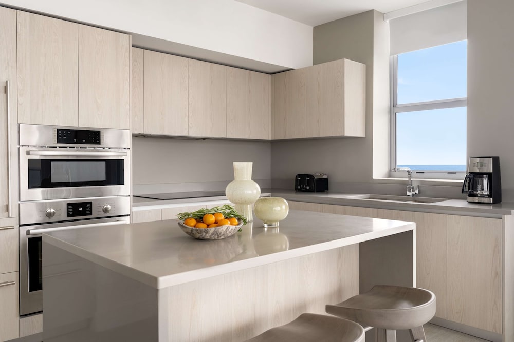 Hyde Beach House 56/63