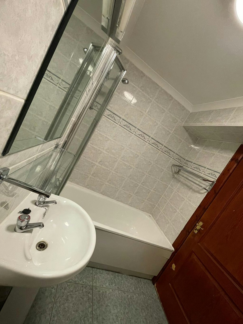 OYO Lochway Hotel 32/38