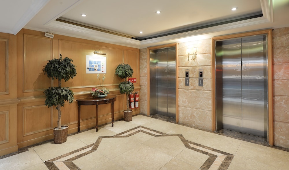 Forbes Hotel 1/20