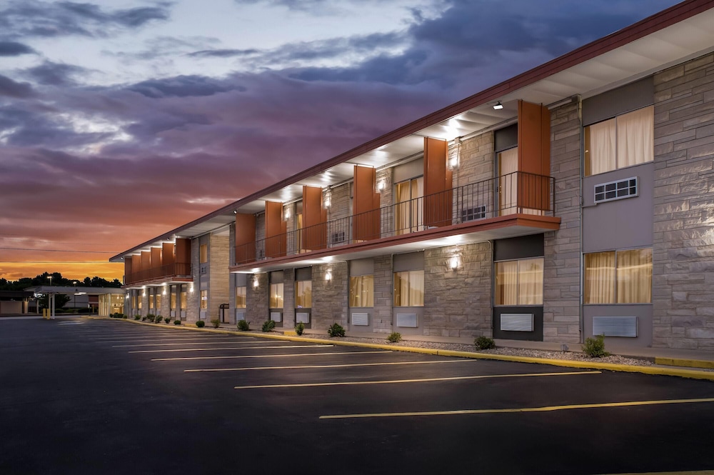 Travelodge By Wyndham Bloomington 59/62