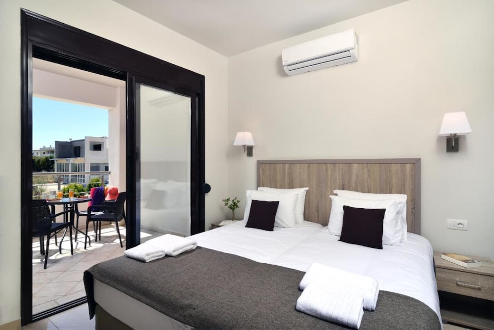 Carisa Suites and Apartments 7/50