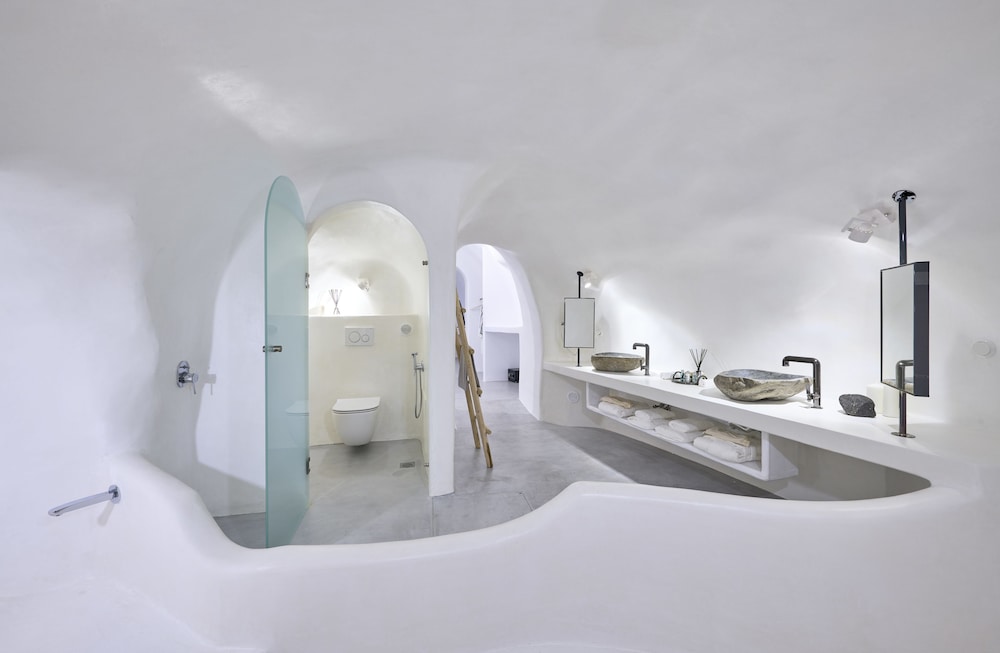 Cave Suite Oia 28/30