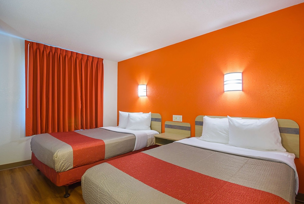 Motel6 Whitby ON - Toronto East 16/41