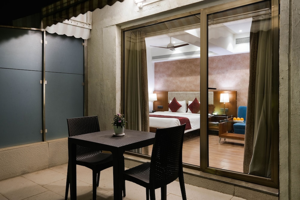 7 APPLE HOTEL VIMANNAGAR, PUNE 37/52
