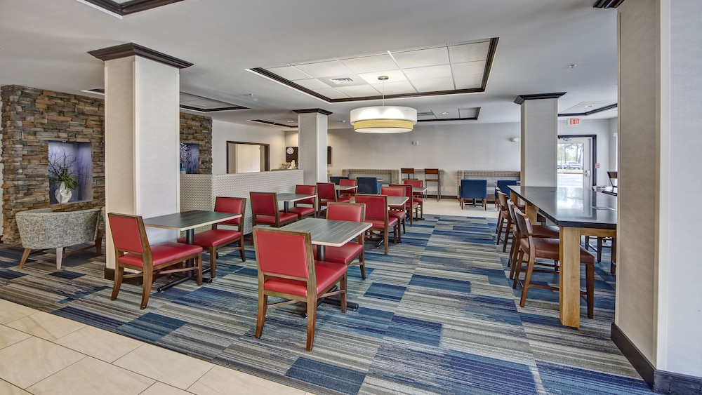 Holiday Inn Express Hotel Suites Cookeville 60/73