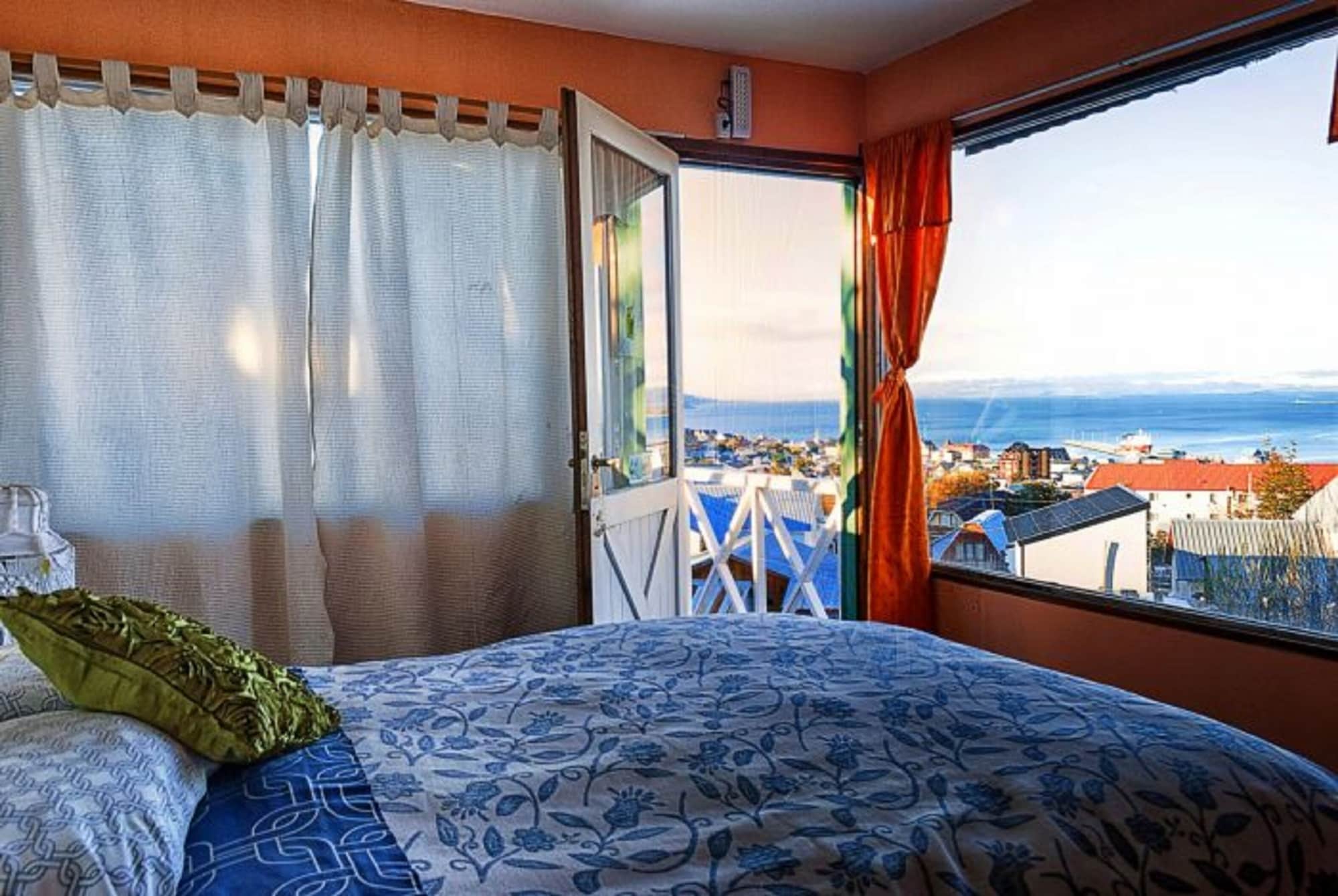 Room, Queen Bed, Private Bathroom