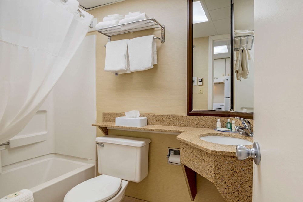 Quality Inn & Suites Ocean City Fenwick 50/52