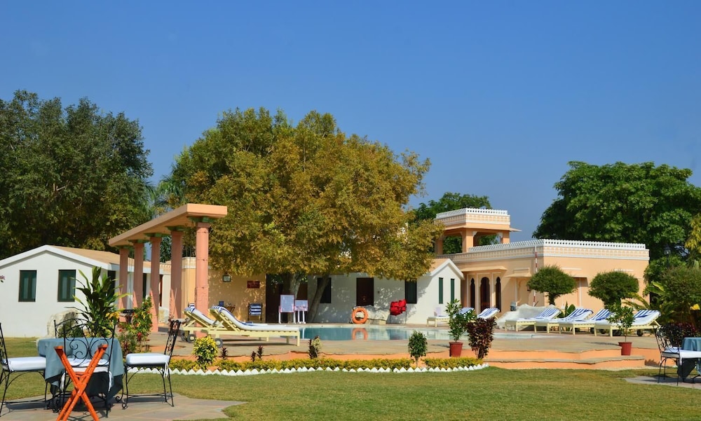 FATEH BAGH PALACE HOTEL 22/24