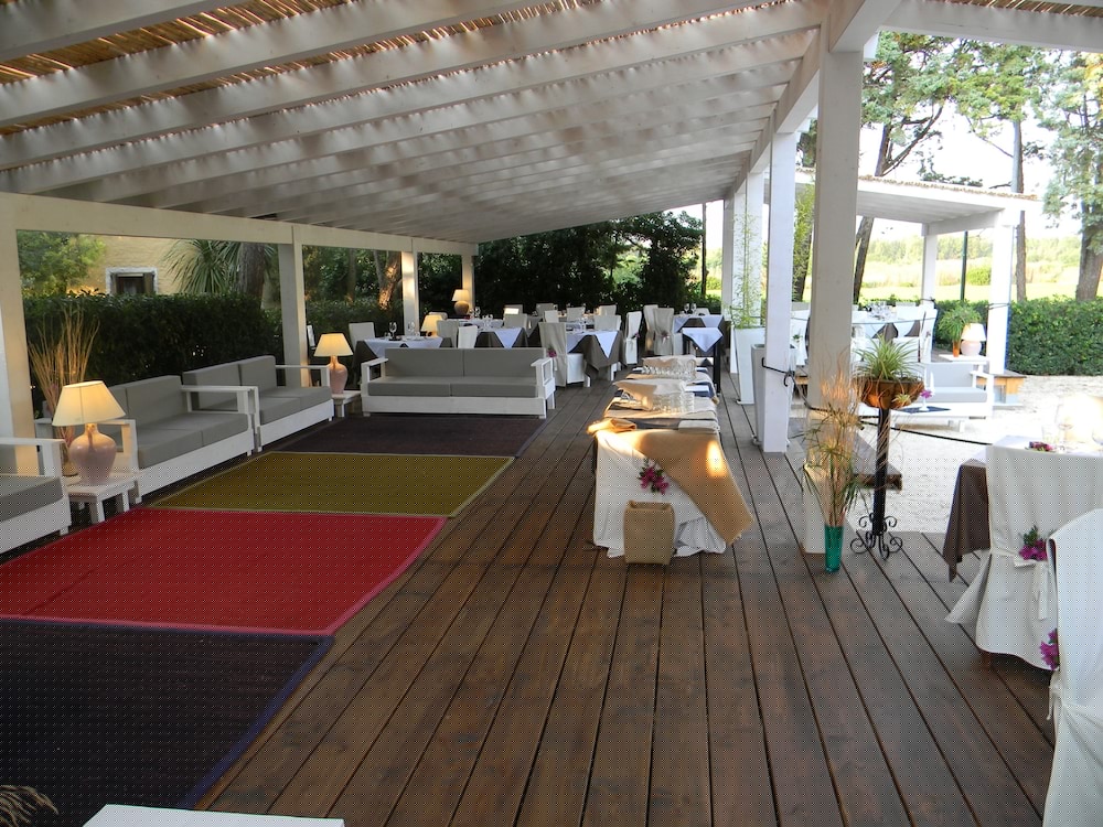 IS BENAS COUNTRY LODGE 9/63
