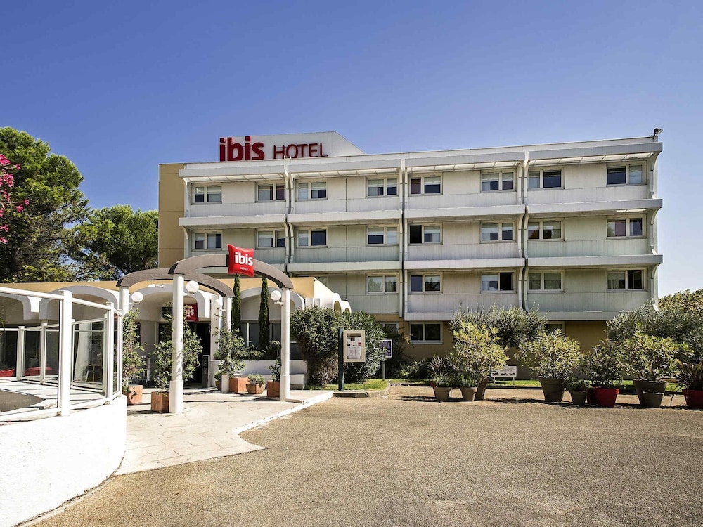 IBIS NIMES OUEST 2/67