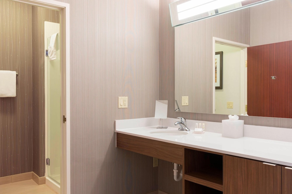Courtyard By Marriott Traverse City 14/47