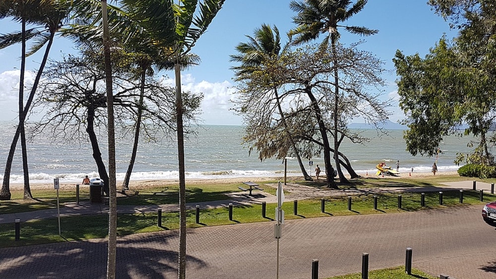 Alassio Palm Cove 24/31