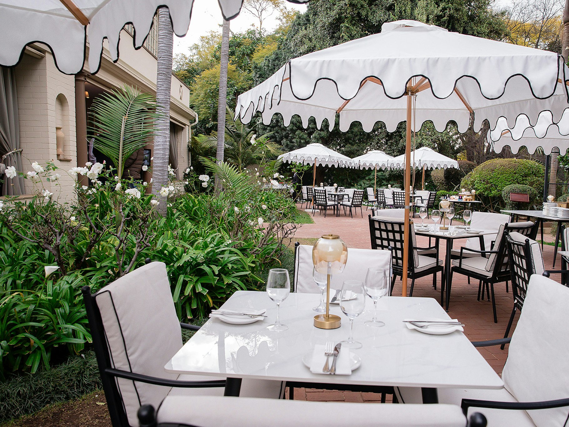 10 2nd Avenue Boutique Hotel 35/56