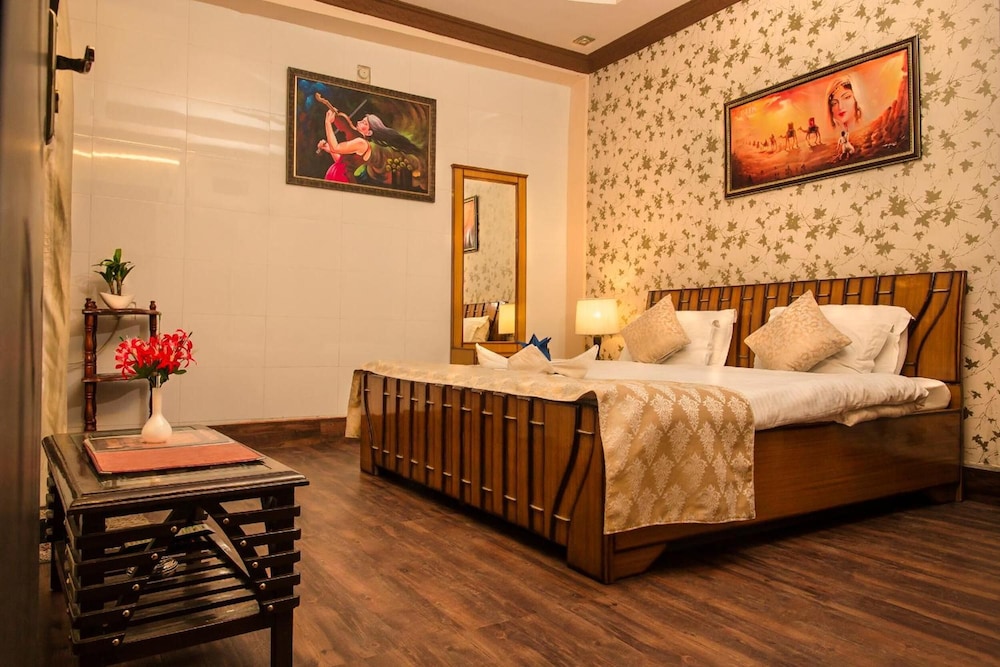HOTEL MEENAKSHI 21/48