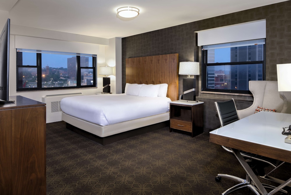 DoubleTree by Hilton Hotel & Suites Pittsburgh Downtown 27/81