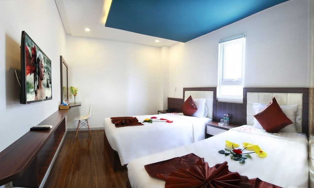 Rich Hotel 25/49