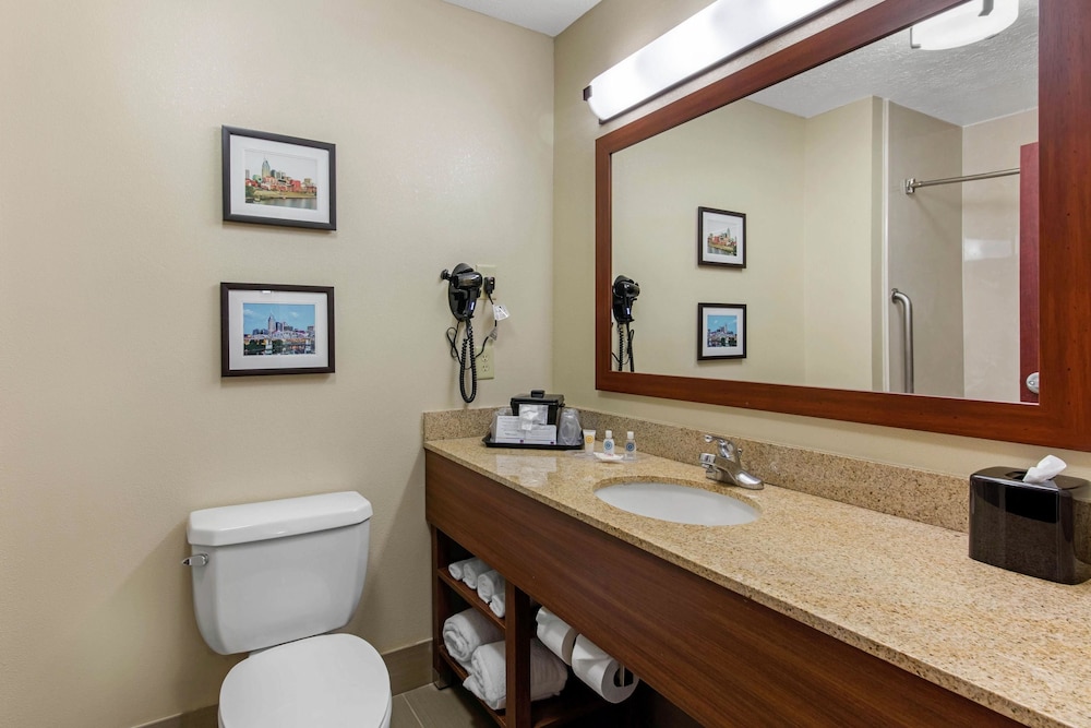 Comfort Suites Nashville 34/46