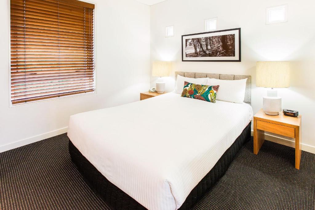 1 BEDROOM, APARTMENT, GARDEN OR POOL VIEW