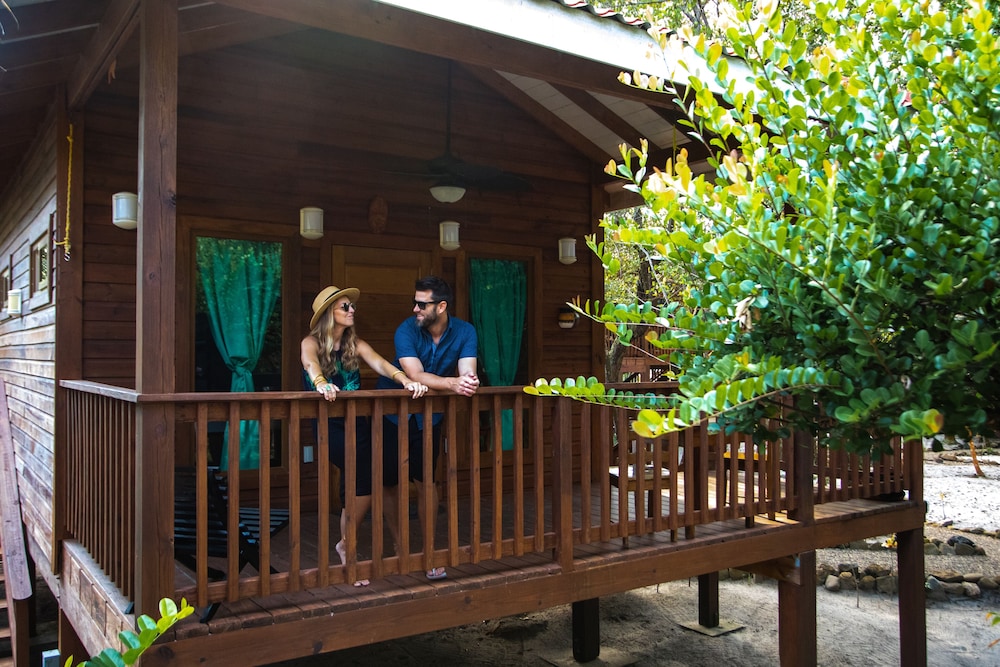 Mariposa Beach Suites 2/50