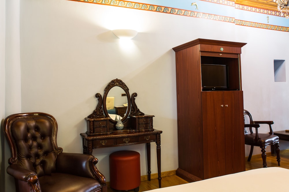 Kyveli Suites 10/50
