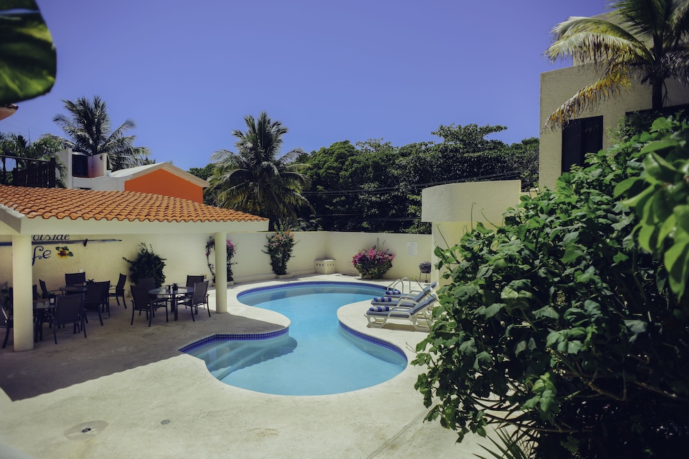 Villas De Rosa Beach Resort 60/68