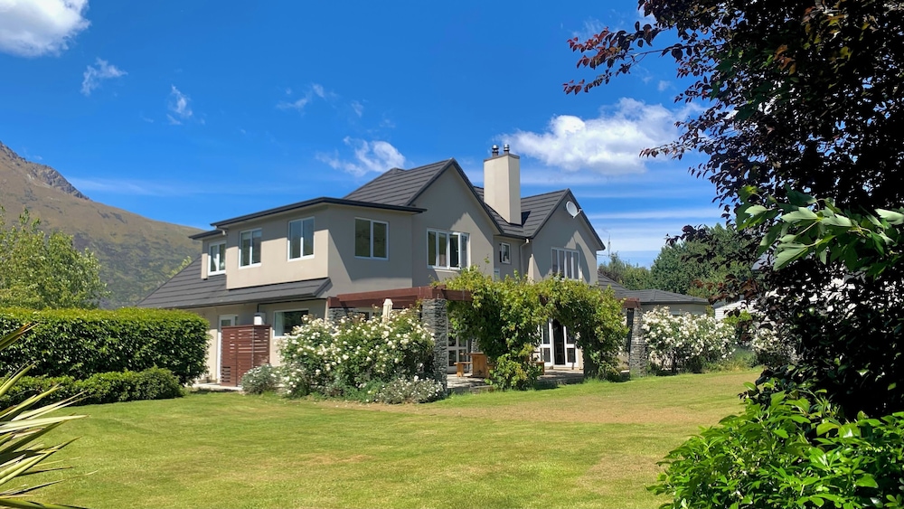 QUEENSTOWN COUNTRY LODGE 47/54